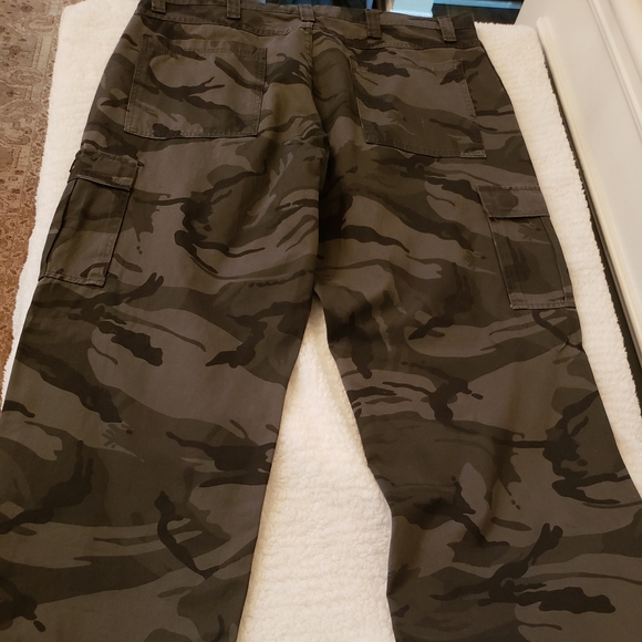 Wrangler Boot cut camo jeans size 40W/30L - Picture 2 of 6